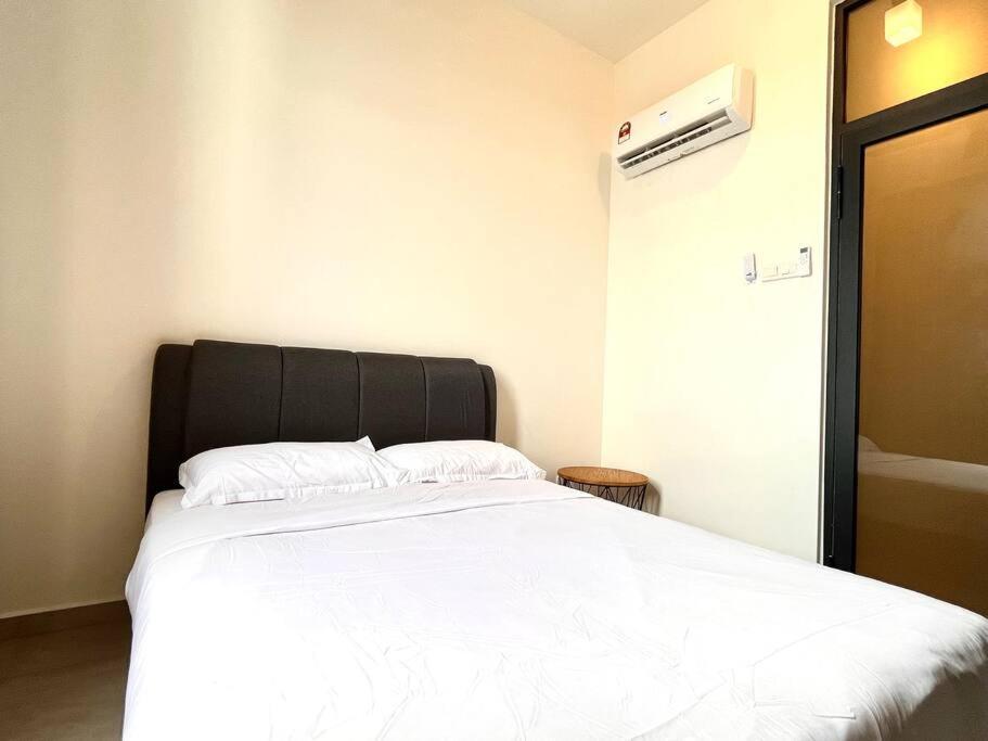 Ins Suite @ The Quartz Residence-Infinity Pool Malacca Exterior photo